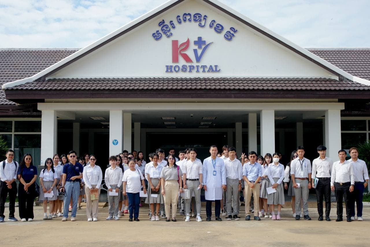 University Students visit KV Hospital